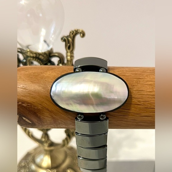 Tungsten Link with a large Mabe Pearl Bracelet - Picture 9 of 10